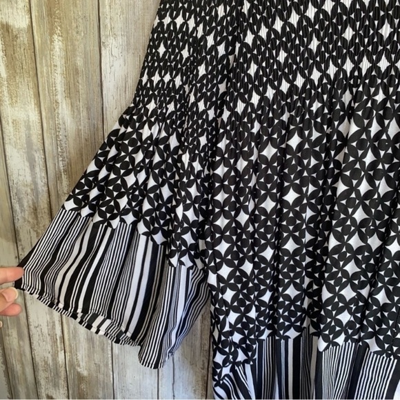 Investments Black & White Mixed Media Stretch Button Down - Picture 2 of 5